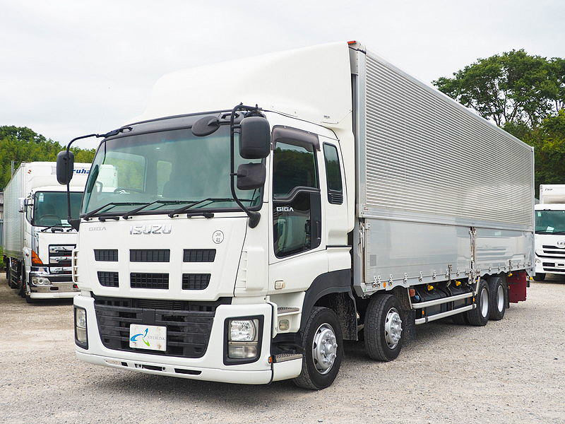 いすゞ ギガ ウイング車 大型 QKG-CYJ77A 年式 H25[写真01]