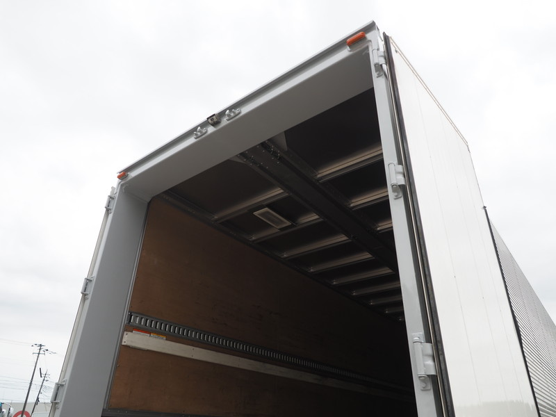 いすゞ ギガ ウイング車 大型 QKG-CYJ77A 年式 H25[写真26]