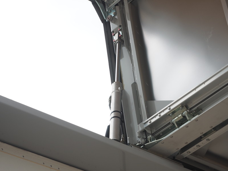 いすゞ ギガ ウイング車 大型 QKG-CYJ77A 年式 H25[写真12]