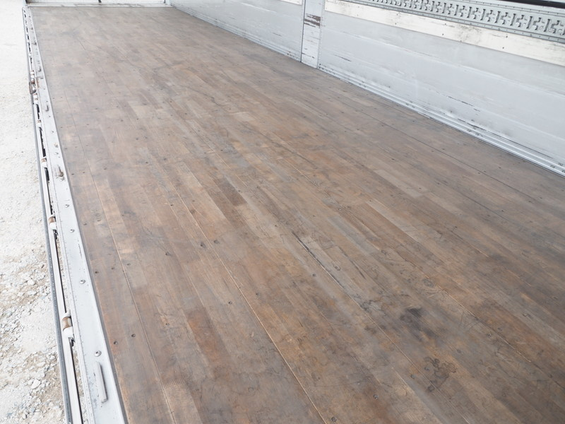 いすゞ ギガ ウイング車 大型 QKG-CYJ77A 年式 H25[写真20]