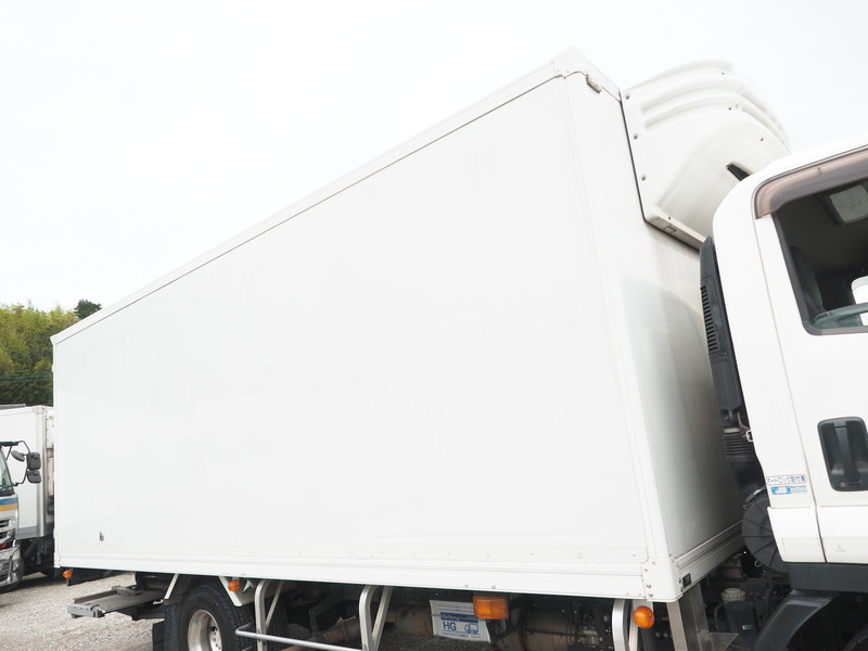 いすゞ フォワード 冷凍バン 中型 TKG-FRR90S2 年式 H25[写真09]