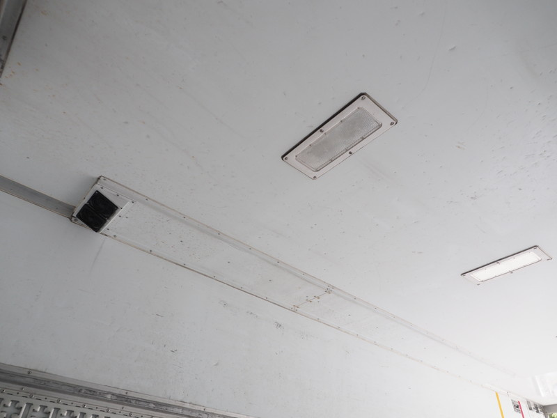 いすゞ フォワード 冷凍バン 中型 TKG-FRR90S2 年式 H25[写真18]