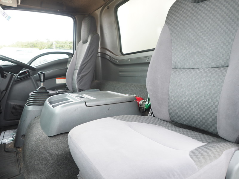 いすゞ フォワード 冷凍バン 中型 TKG-FRR90S2 年式 H25[写真28]