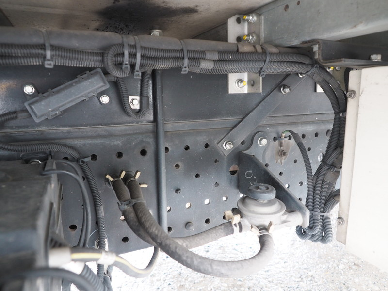 いすゞ エルフ 冷凍バン 小型 TKG-NPR85AN 年式 H26[写真32]