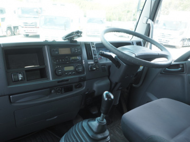 いすゞ フォワード 冷凍バン 中型 TKG-FRR90S2 年式 H27 [写真28]