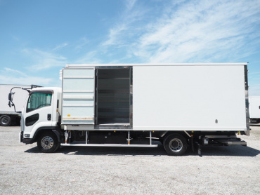 いすゞ フォワード 冷凍バン 中型 TKG-FRR90S2 年式 H27 [写真13]