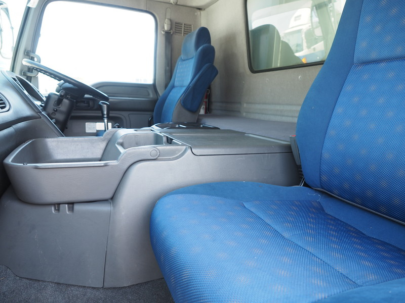 いすゞ ギガ ウイング車 大型 PDG-CYJ77W8 年式 H22[写真19]