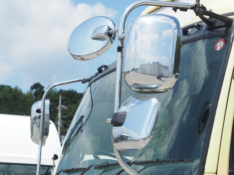 いすゞ ギガ ウイング車 大型 PDG-CYJ77W8 年式 H22[写真08]