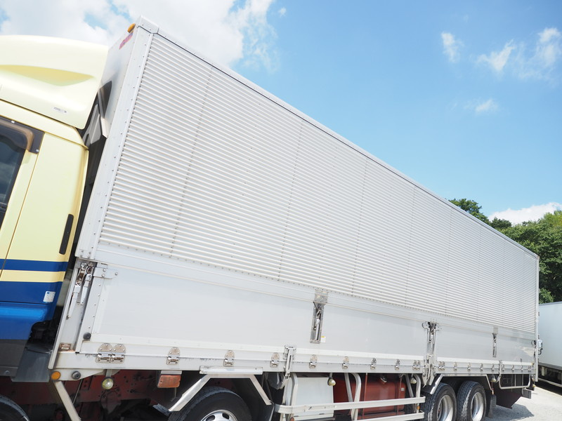 いすゞ ギガ ウイング車 大型 PDG-CYJ77W8 年式 H22[写真12]