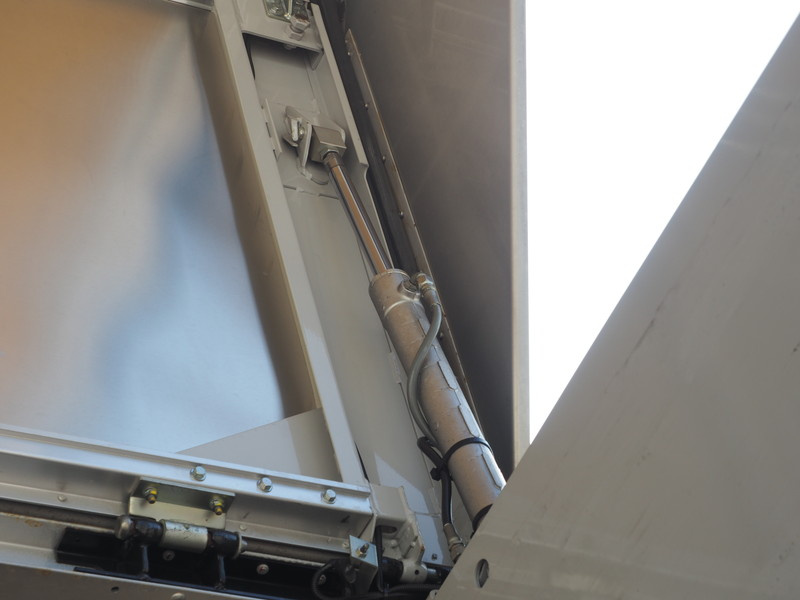 三菱ふそう ファイター ウイング車 中型 TKG-FK64F 年式 H25[写真13]