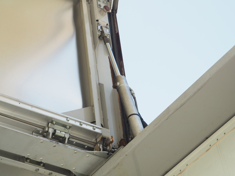 いすゞ ギガ ウイング車 大型 PKG-CYJ77W8 年式 H21[写真17]