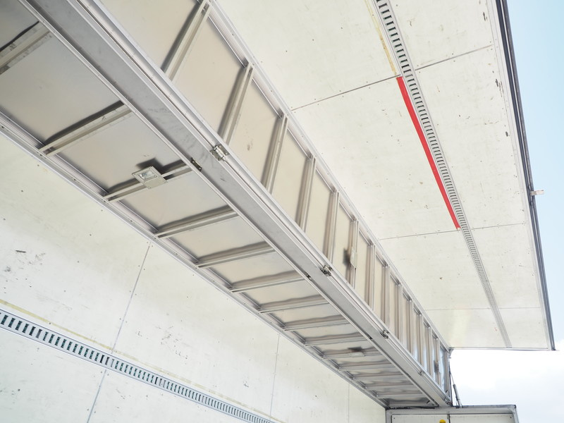 いすゞ ギガ ウイング車 大型 PKG-CYJ77W8 年式 H21[写真20]