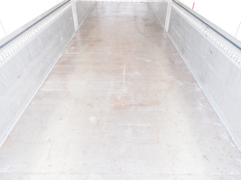 いすゞ ギガ ウイング車 大型 PKG-CYJ77W8 年式 H21[写真26]