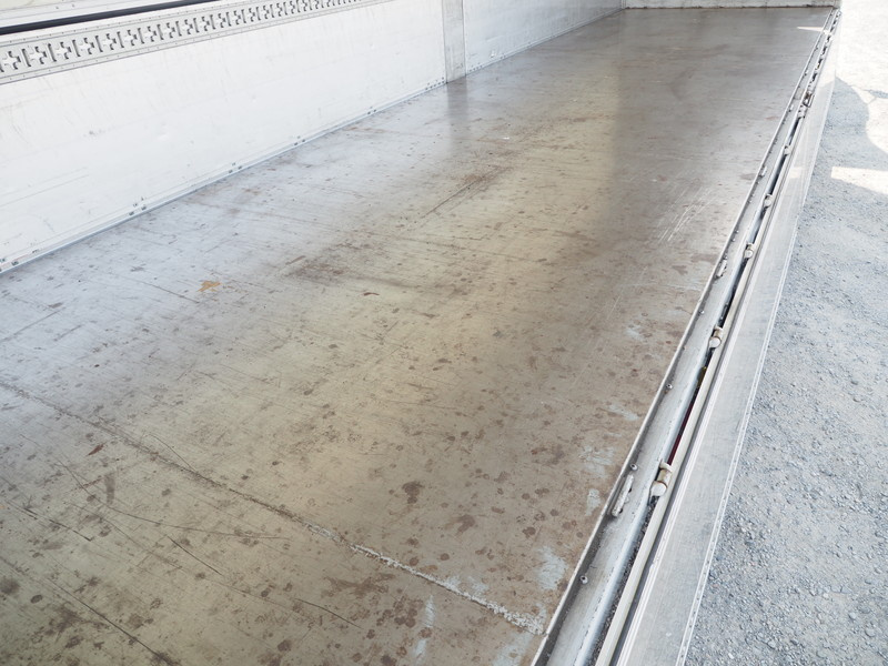 いすゞ ギガ ウイング車 大型 PKG-CYJ77W8 年式 H21[写真22]