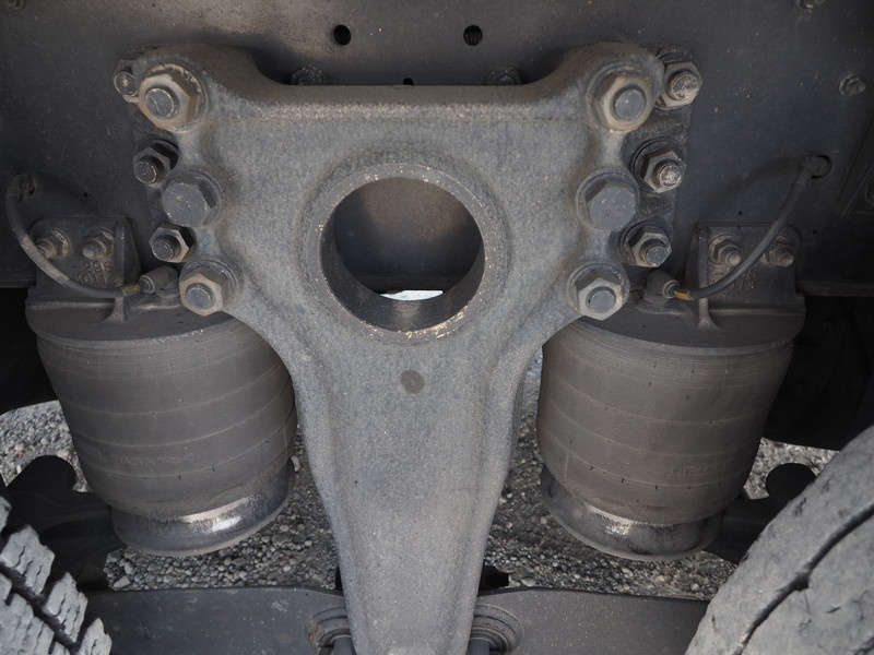 いすゞ ギガ ウイング車 大型 PKG-CYJ77W8 年式 H21[写真32]