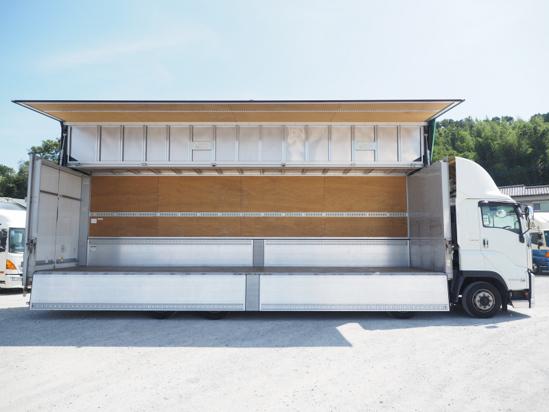 いすゞ ギガ ウイング車 大型 QPG-CYJ77B 年式 H28[写真12]