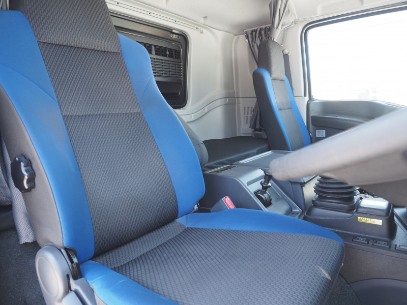 いすゞ ギガ ウイング車 大型 QPG-CYJ77B 年式 H28[写真33]