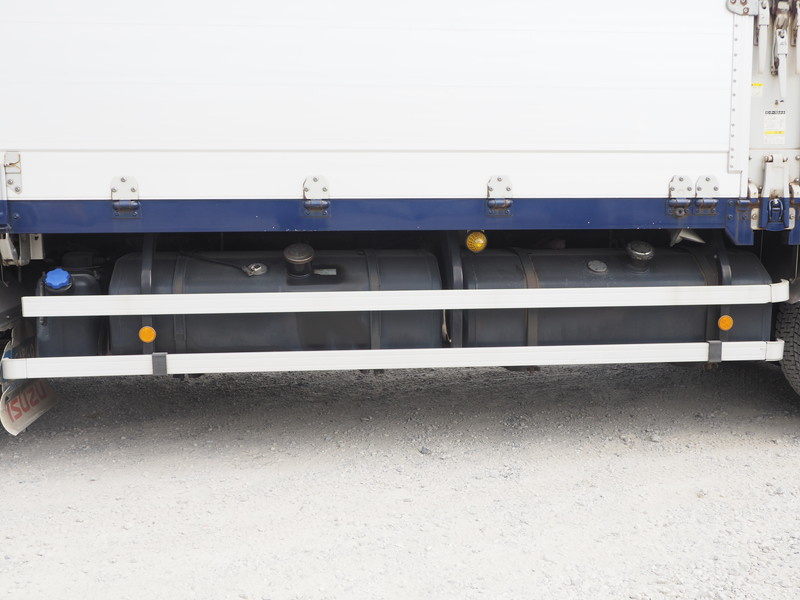 いすゞ ギガ ウイング車 大型 LKG-CYJ77A 年式 H22[写真17]