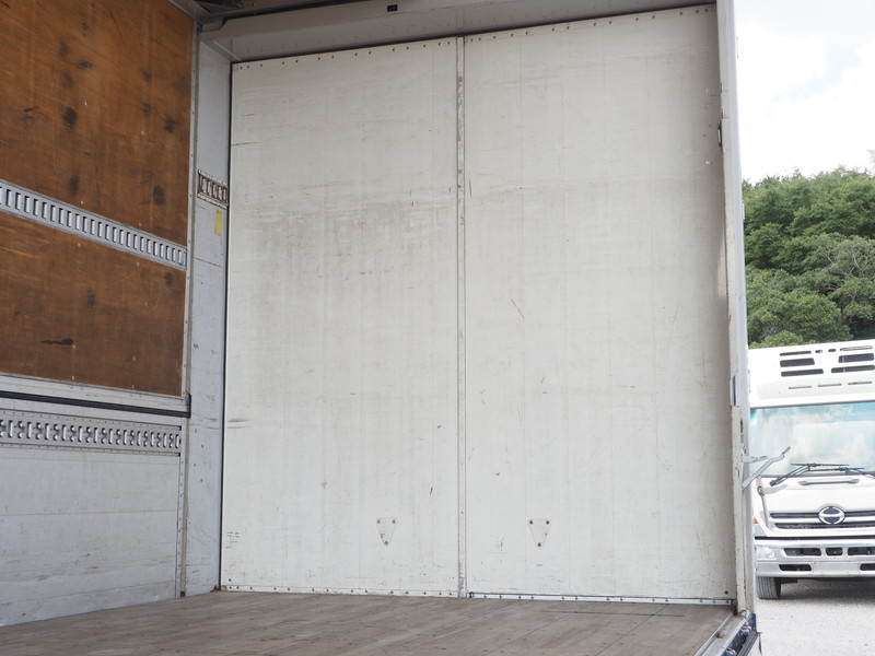 いすゞ ギガ ウイング車 大型 LKG-CYJ77A 年式 H22[写真24]