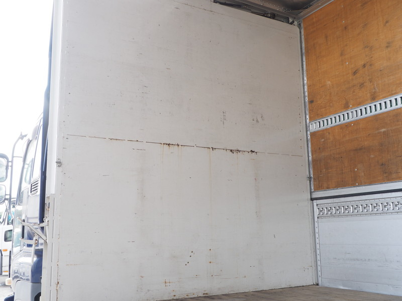 いすゞ ギガ ウイング車 大型 LKG-CYJ77A 年式 H22[写真23]