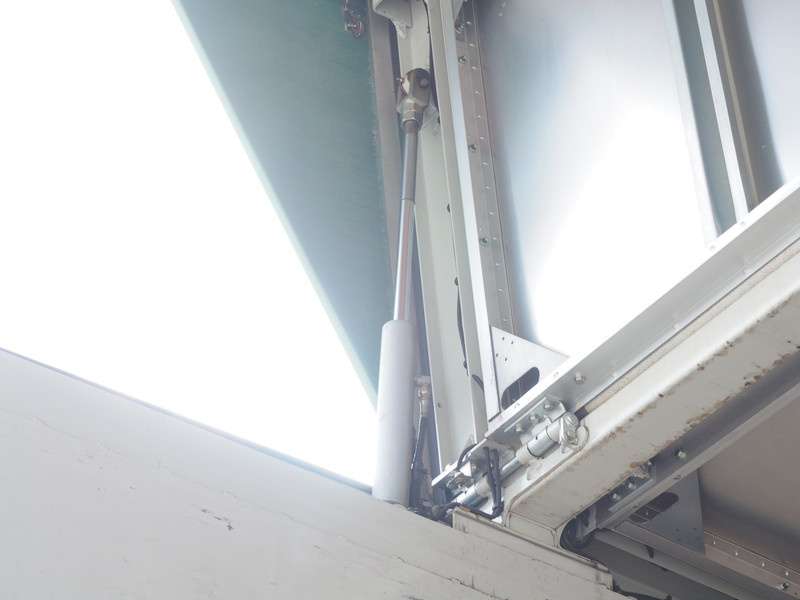 いすゞ ギガ ウイング車 大型 LKG-CYJ77A 年式 H22[写真20]