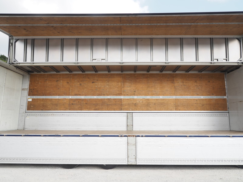 いすゞ ギガ ウイング車 大型 LKG-CYJ77A 年式 H22[写真12]