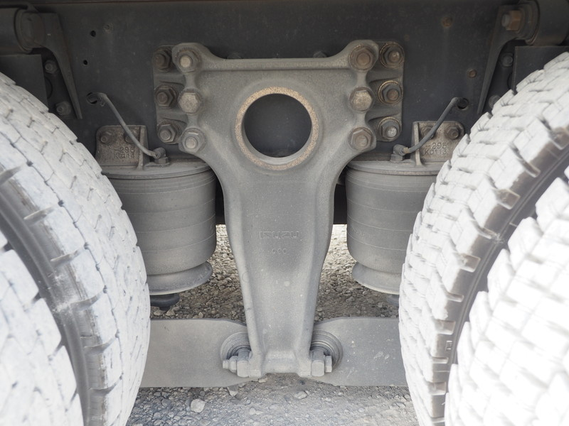 いすゞ ギガ ウイング車 大型 LKG-CYJ77A 年式 H22[写真46]