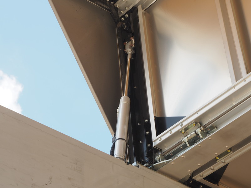 UDトラックス クオン ウイング車 大型 QKG-CG5ZA 年式 H27[写真21]