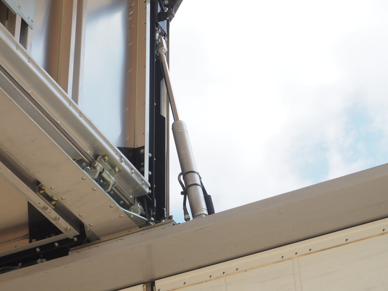 UDトラックス クオン ウイング車 大型 QKG-CG5ZA 年式 H27[写真22]