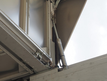 いすゞ ギガ ウイング車 大型 PKG-CYJ77W8 年式 H21 [写真11]