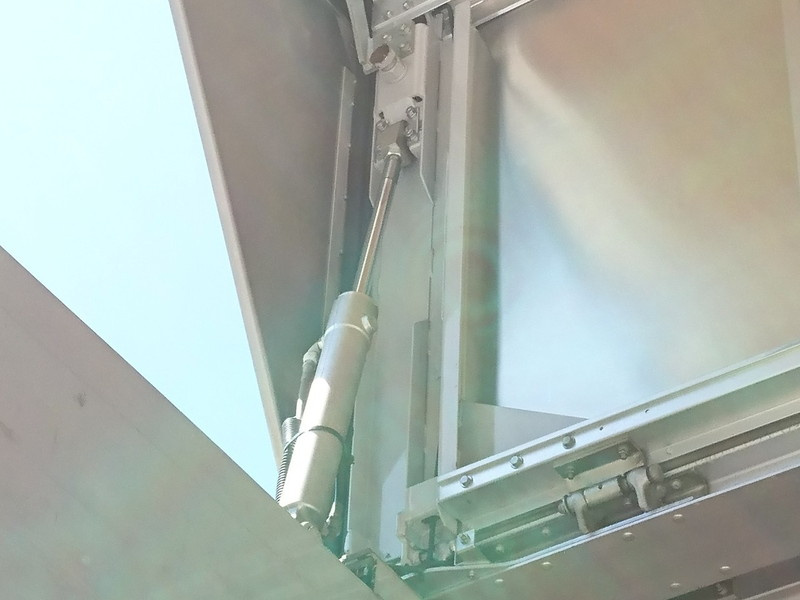 UDトラックス クオン ウイング車 大型 QKG-CG5ZA 年式 H24[写真16]