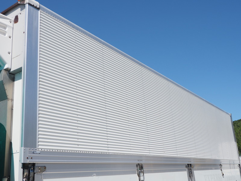 いすゞ ギガ 冷凍ウイング 大型 PKG-CYJ77W8 年式 H22[写真18]