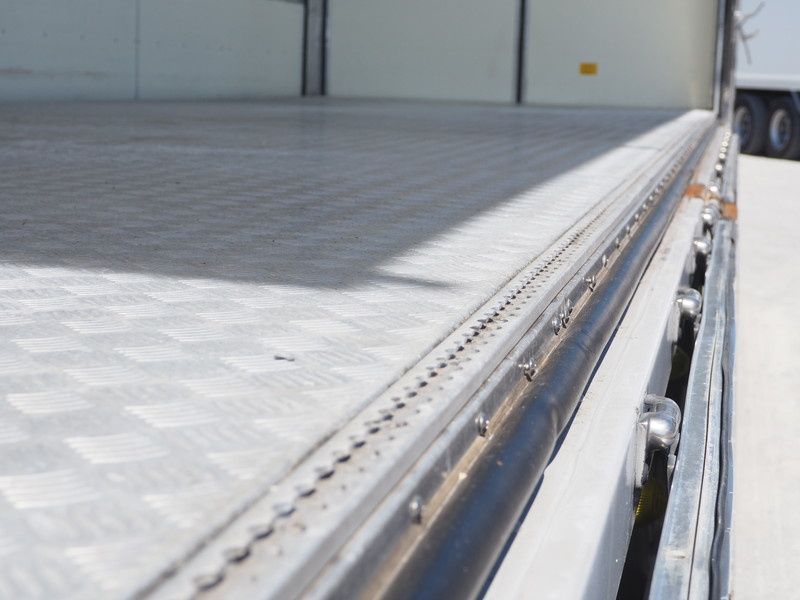 いすゞ ギガ 冷凍ウイング 大型 PKG-CYJ77W8 年式 H22[写真27]