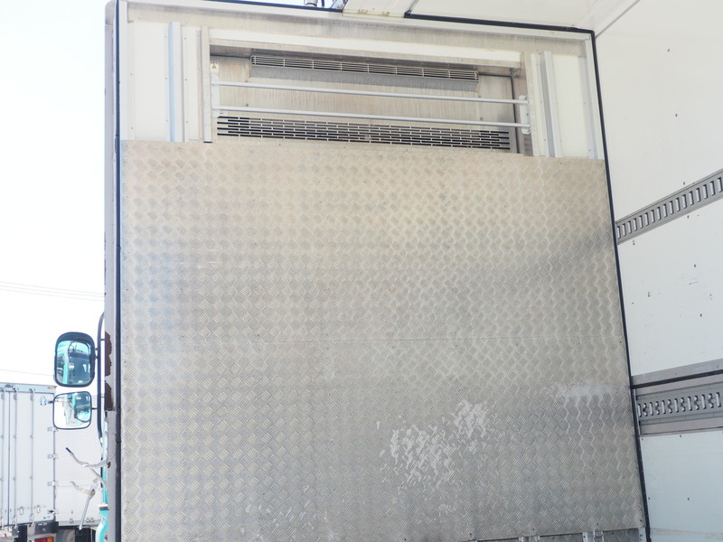 いすゞ ギガ 冷凍ウイング 大型 PKG-CYJ77W8 年式 H22[写真25]