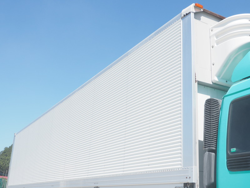 いすゞ ギガ 冷凍ウイング 大型 PKG-CYJ77W8 年式 H22[写真09]