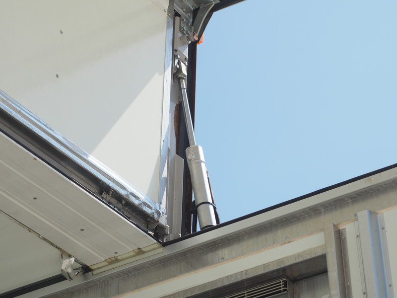 いすゞ ギガ 冷凍ウイング 大型 PKG-CYJ77W8 年式 H22[写真13]