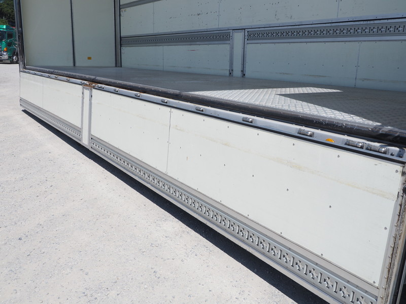 いすゞ ギガ 冷凍ウイング 大型 PKG-CYJ77W8 年式 H22[写真16]