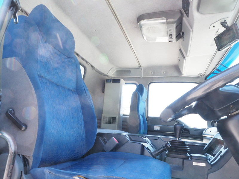 いすゞ ギガ 冷凍ウイング 大型 PKG-CYJ77W8 年式 H22[写真40]