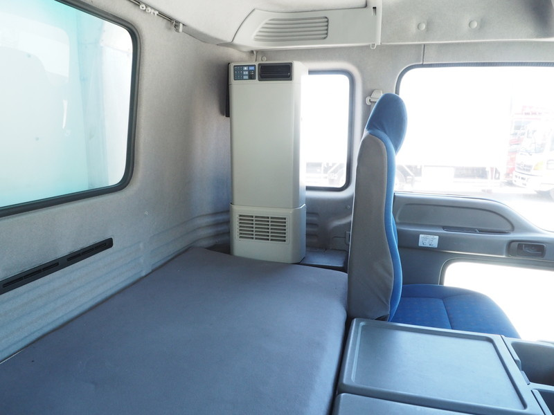 いすゞ ギガ 冷凍ウイング 大型 PKG-CYJ77W8 年式 H22[写真44]