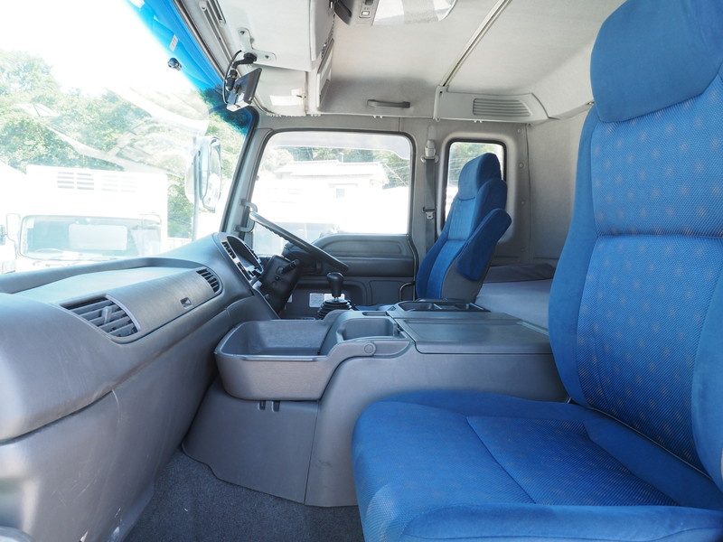 いすゞ ギガ 冷凍ウイング 大型 PKG-CYJ77W8 年式 H22[写真46]