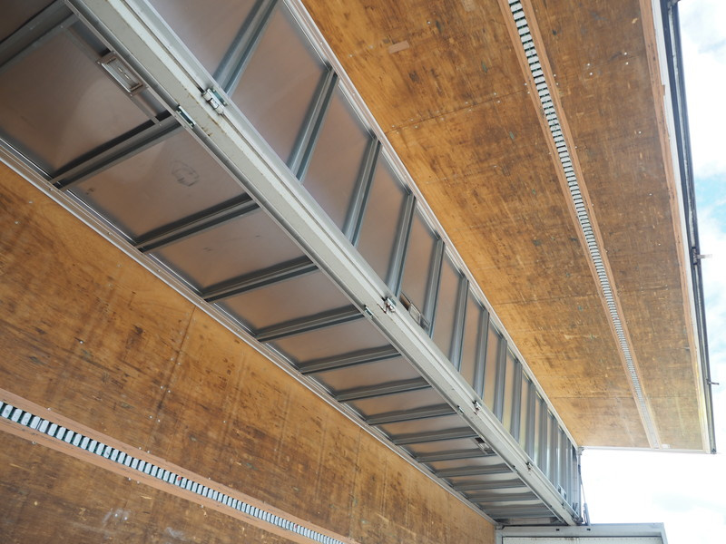 いすゞ ギガ ウイング車 大型 PDG-CYJ77W8 年式 H22[写真21]