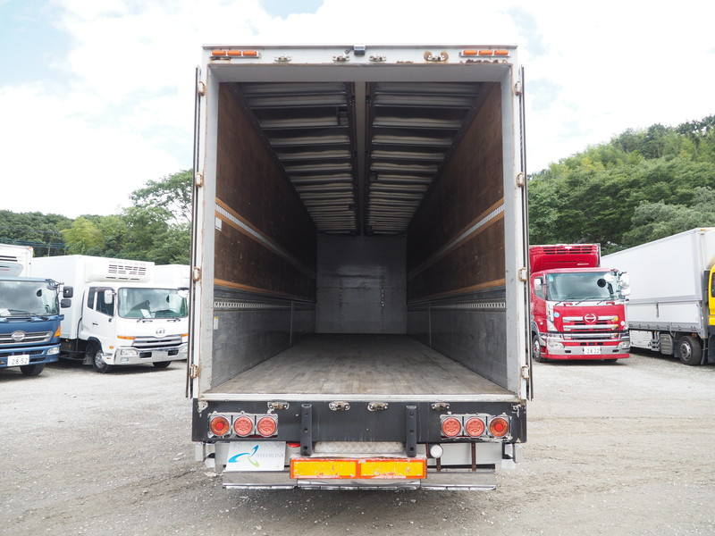 いすゞ ギガ ウイング車 大型 PDG-CYJ77W8 年式 H22[写真24]