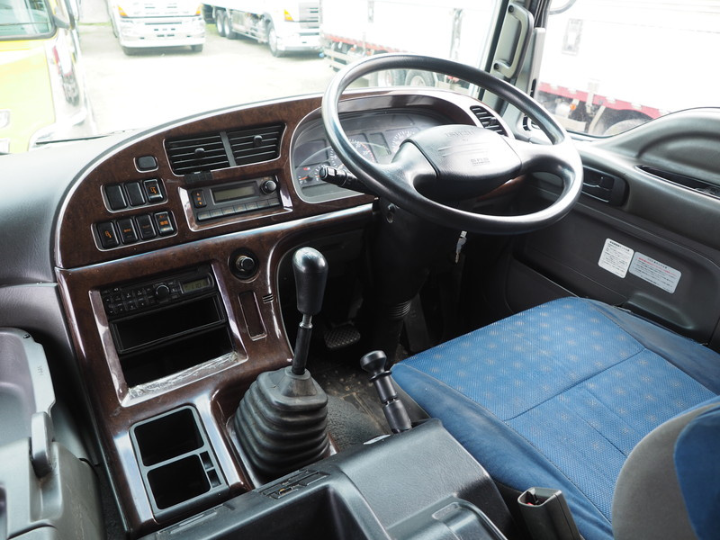 いすゞ ギガ ウイング車 大型 PDG-CYJ77W8 年式 H22[写真32]