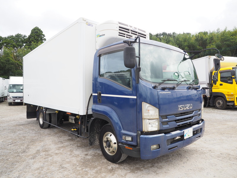 いすゞ フォワード 冷凍バン 中型 TKG-FRR90T2 年式 H27[写真05]