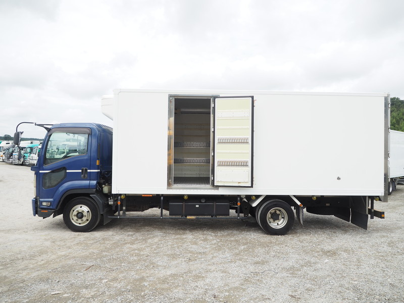 いすゞ フォワード 冷凍バン 中型 TKG-FRR90T2 年式 H27[写真15]