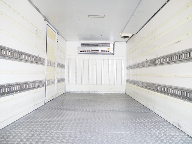 いすゞ フォワード 冷凍バン 中型 TKG-FRR90T2 年式 H27[写真18]