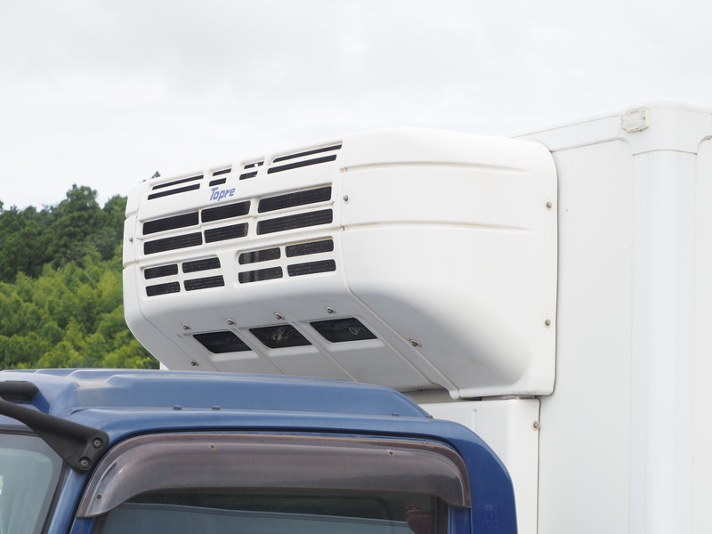 いすゞ フォワード 冷凍バン 中型 TKG-FRR90T2 年式 H27[写真09]