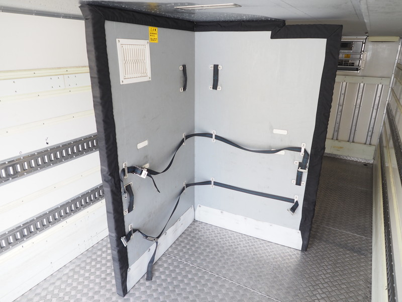 いすゞ フォワード 冷凍バン 中型 TKG-FRR90T2 年式 H27[写真22]