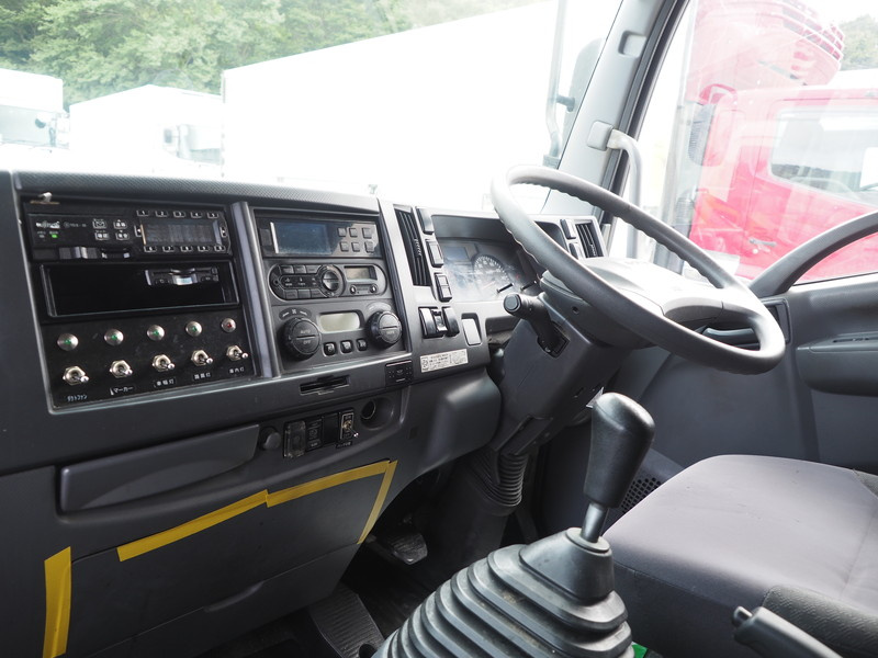 いすゞ フォワード 冷凍バン 中型 TKG-FRR90T2 年式 H27[写真29]