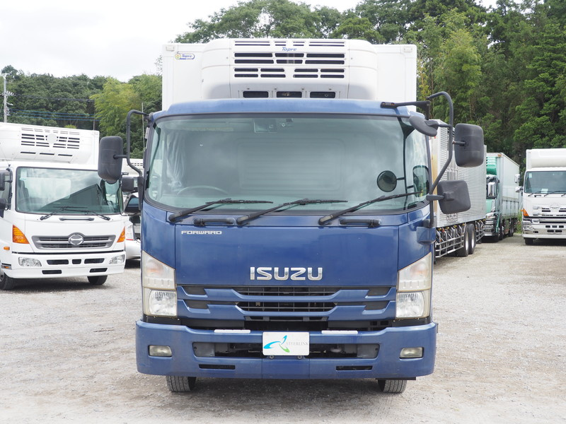 いすゞ フォワード 冷凍バン 中型 TKG-FRR90T2 年式 H27[写真04]